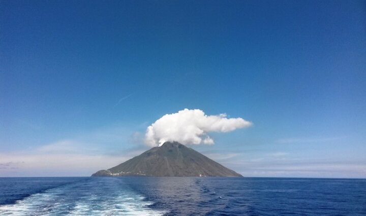 What does stromboli mean in Italian?