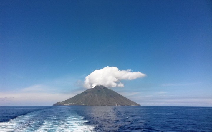 What does stromboli mean in Italian?