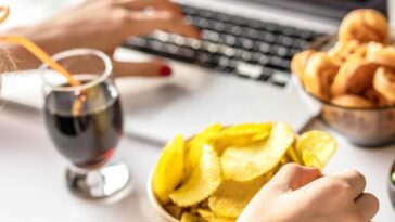 What foods weakens the immune system?