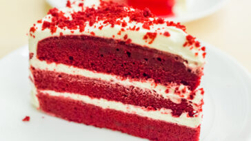 What gives red velvet cake its color?