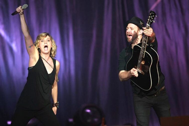 What is Applebee's new commercial song?