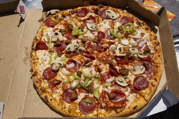 What is a deluxe pizza from Dominos?