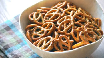 What is a good snack with pretzels?