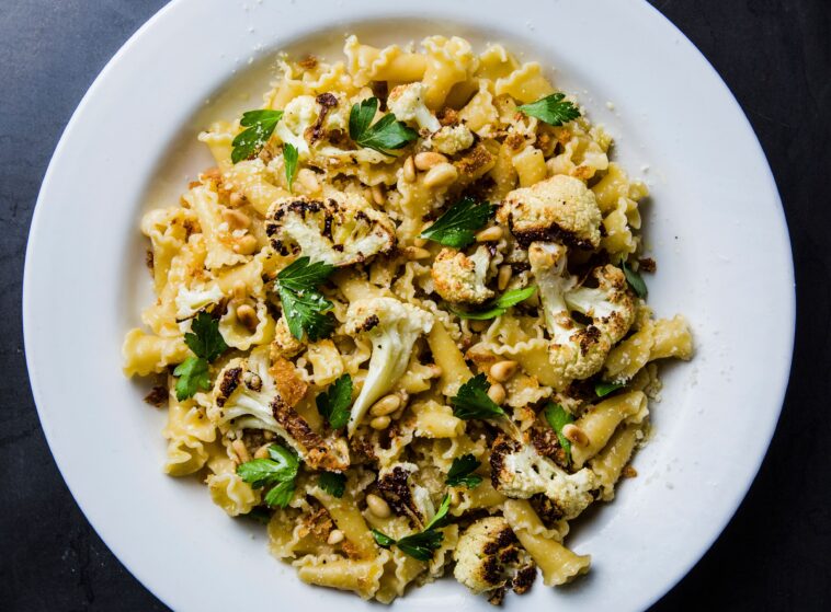What is cauliflower pasta made of?