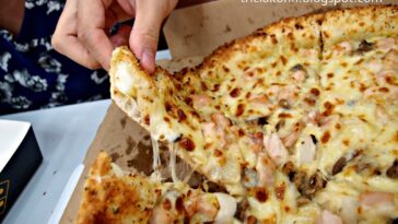 What is cheesy crust Dominos?