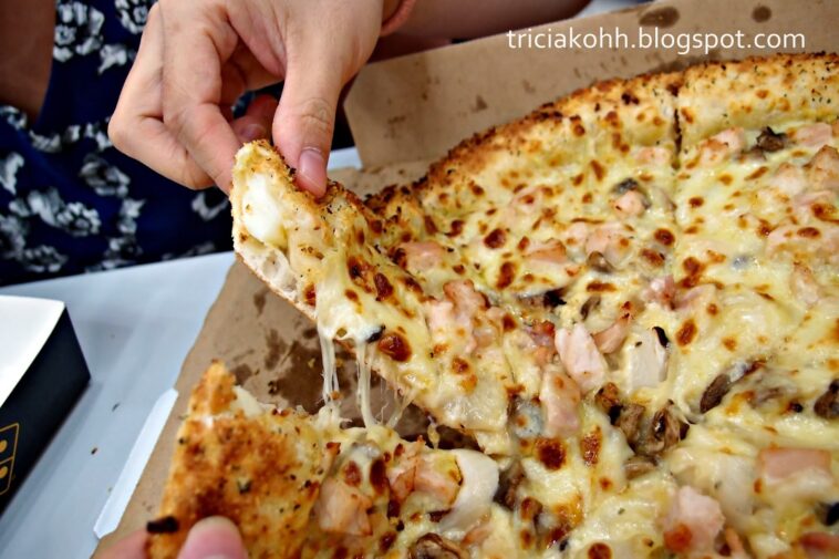 What is cheesy crust Dominos?