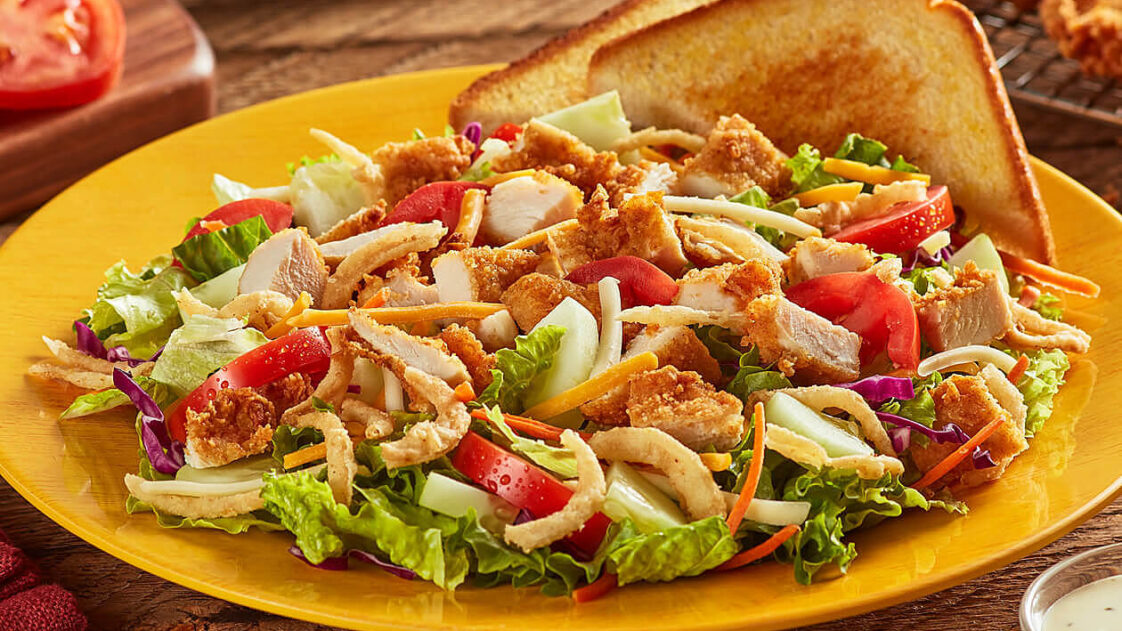 What is in Zaxby's Cobb Salad?