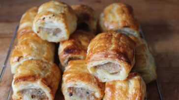 What is in the breakfast roll?