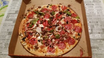 What is on a Little Caesars Deep Dish ultimate supreme?