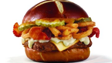 What is on a Wendy's bacon cheeseburger?