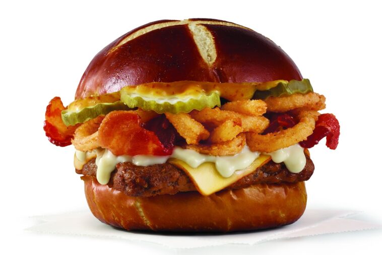 What is on a Wendy's bacon cheeseburger?