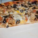 What is on a cowboy pizza from Papa Murphy's?