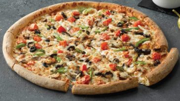What is on a veggie pizza from Papa John's?