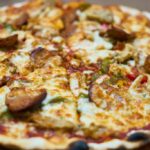 What is on the Memphis BBQ pizza?
