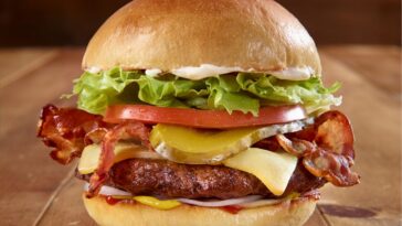 What is on the big bacon cheddar burger?