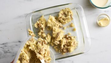 What is the best way to reheat leftover mashed potatoes?