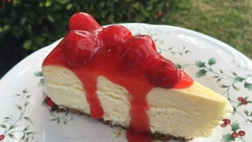 What is the difference between New York cheesecake and Philadelphia cheesecake?