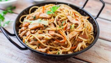 What is the difference between Pad Thai and crispy Pad Thai?