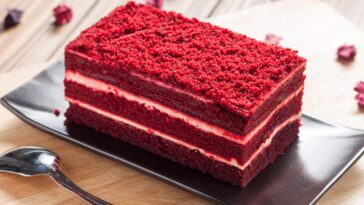 What is the difference between chocolate and red velvet cake?
