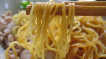 What is the difference between noodles and spaghetti?