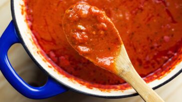 What is the difference between vodka sauce and spaghetti sauce?