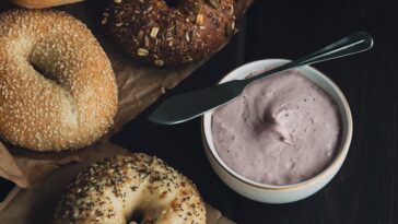 What is the healthiest bagel order?