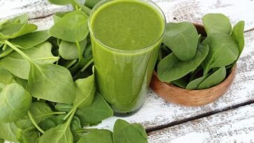 What is the healthiest way to eat spinach?