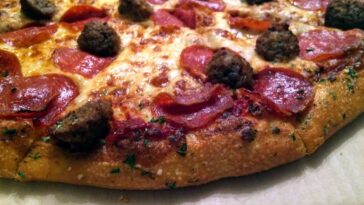 What is the hut favorite crust at Pizza Hut?