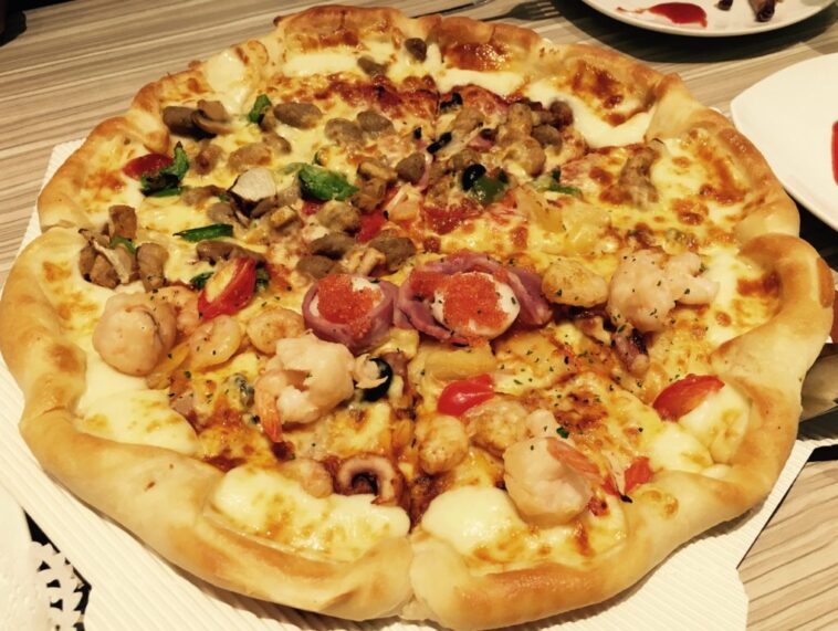 What is the oldest pizza chain?