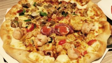 What is the oldest pizza chain?