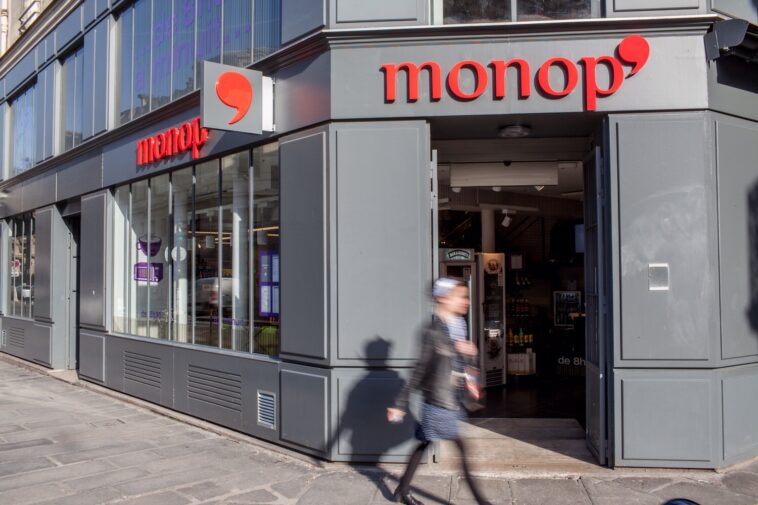 What is the oldest supermarket chain?