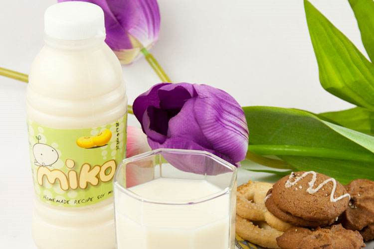 What is the shelf life of xanthan gum?