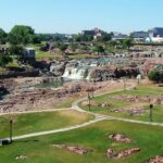 What is there to do between Rapid City and Sioux Falls?