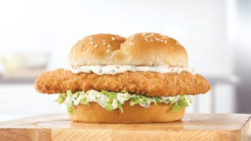 What kind of chicken fillet sandwiches does Arby's have?