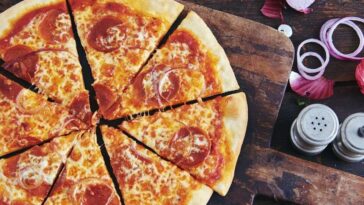 What kind of crust is the edge pizza?