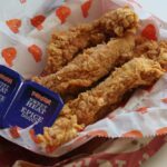 What kind of dipping sauce does Checkers have?