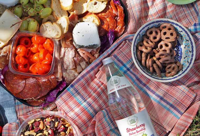 What kind of food do you bring to a picnic?