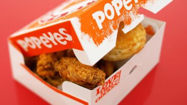 What kind of fries does Popeyes have?