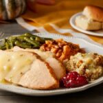 What kind of pies does Cracker Barrel have for Thanksgiving?