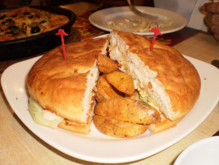 What kind of sandwiches does Pizza Hut have?