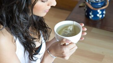 What kind of tea helps bloating?