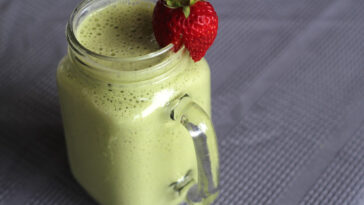 What liquid do you put in a protein shake?