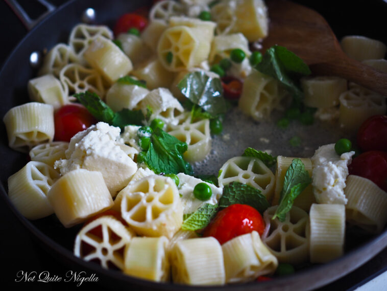 What pasta shape is suitable for 15 minutes cooking time?