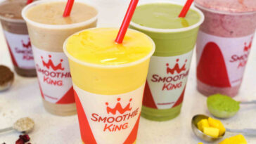 What protein blend does Smoothie King use?
