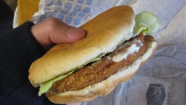 What sauce is on Jack in the Box chicken sandwich?