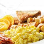 What should a diabetic eat for breakfast?