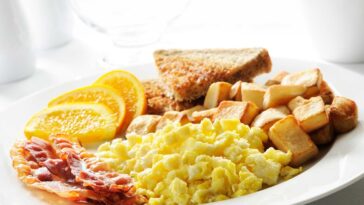 What should a diabetic eat for breakfast?