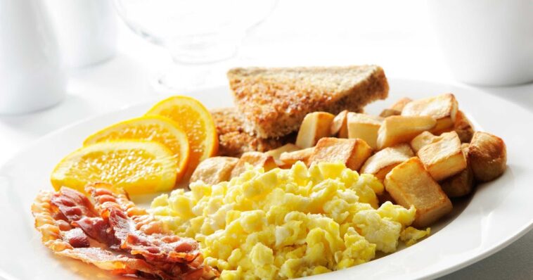 What should a diabetic eat for breakfast?