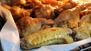 What temperature do I cook frozen chicken wings?