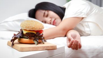 What time should I stop eating before bed?